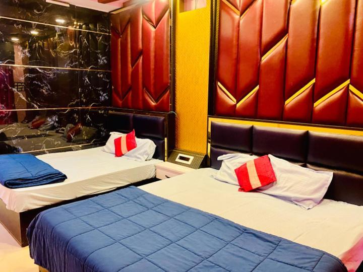 Hotel Mark Уджайн Екстериор снимка